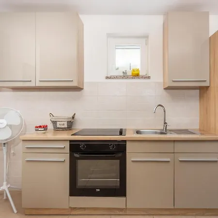 2 Bedroom Gorgeous In Omišalj