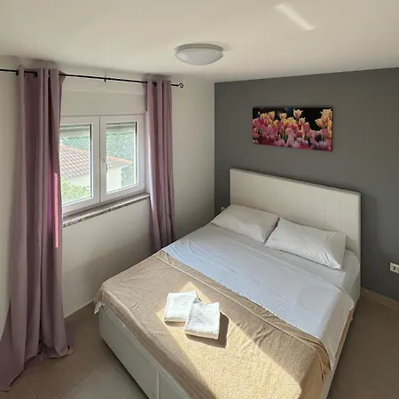 Apartment 2 Bedroom Gorgeous In *