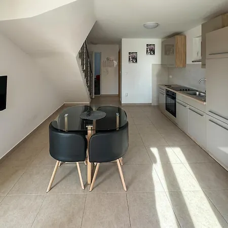 Apartment 2 Bedroom Gorgeous In