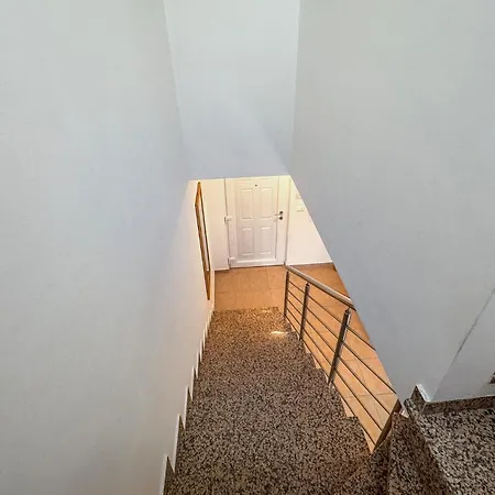 2 Bedroom Gorgeous In Lejlighed Omišalj