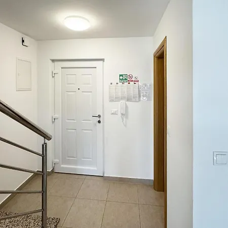 2 Bedroom Gorgeous In Omisalj