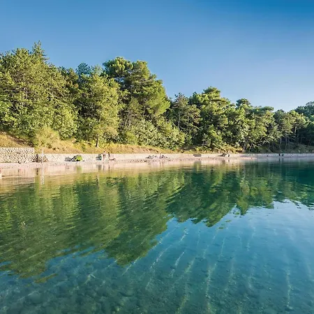 2 Bedroom Gorgeous In Apartment