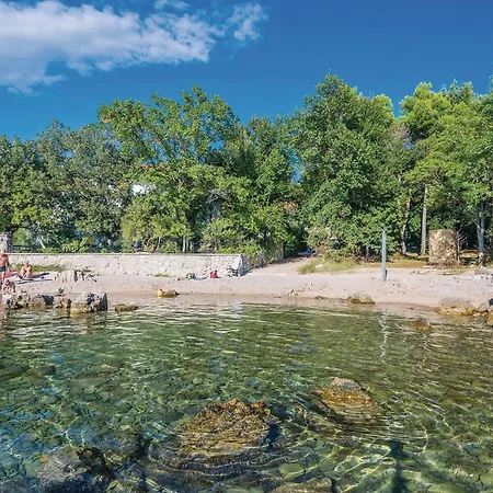 Apartment 2 Bedroom Gorgeous In