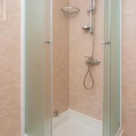 Apartment 2 Bedroom Gorgeous In Omisalj